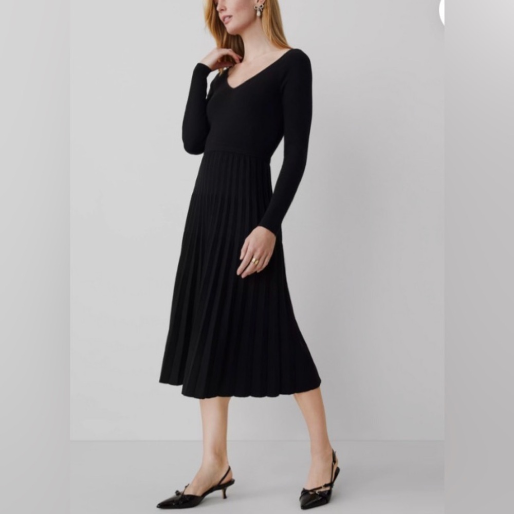 Ann Taylor Pleated V Neck Midi Sweater Dress Size M